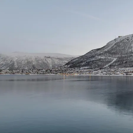 Moderne Pa Ytre Strandkanten Apartment Tromso